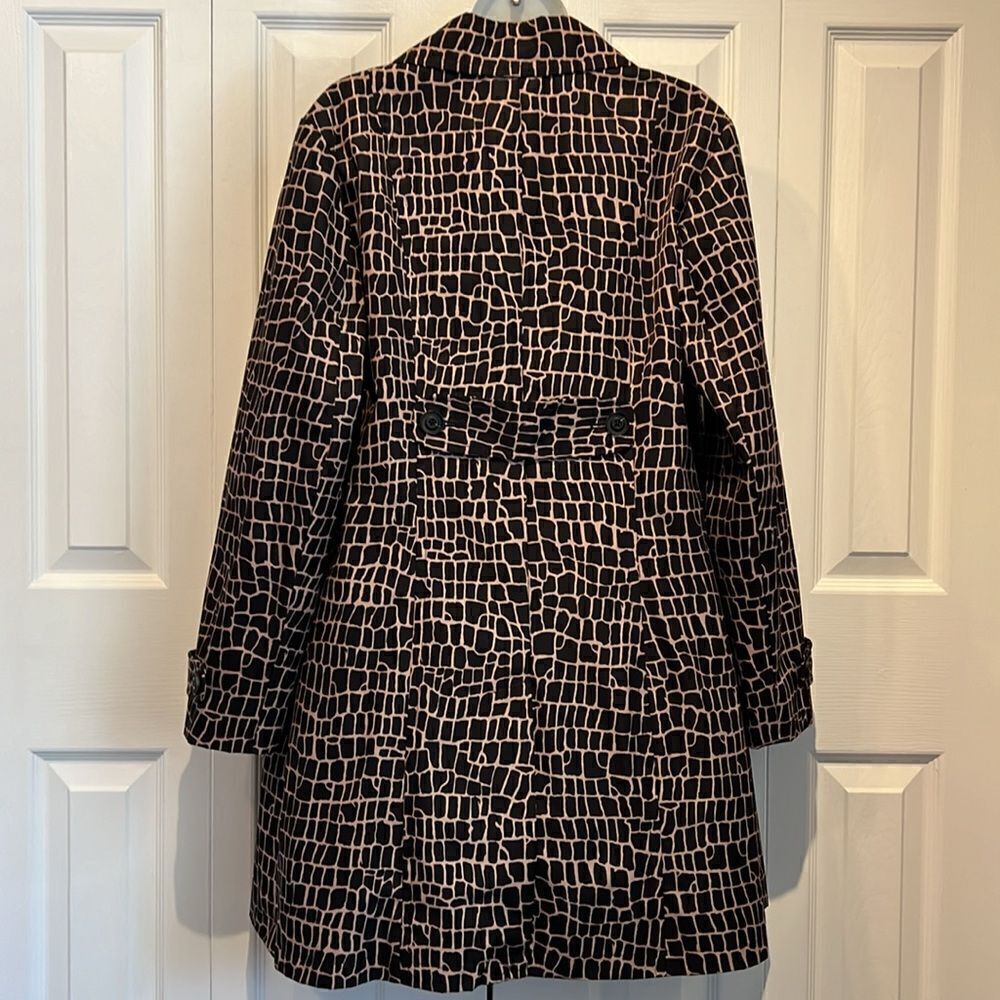 Relatively Black/Tan Animal Print Rain Coat‎ Size L/XL ( see measurements) - Picture 7 of 13
